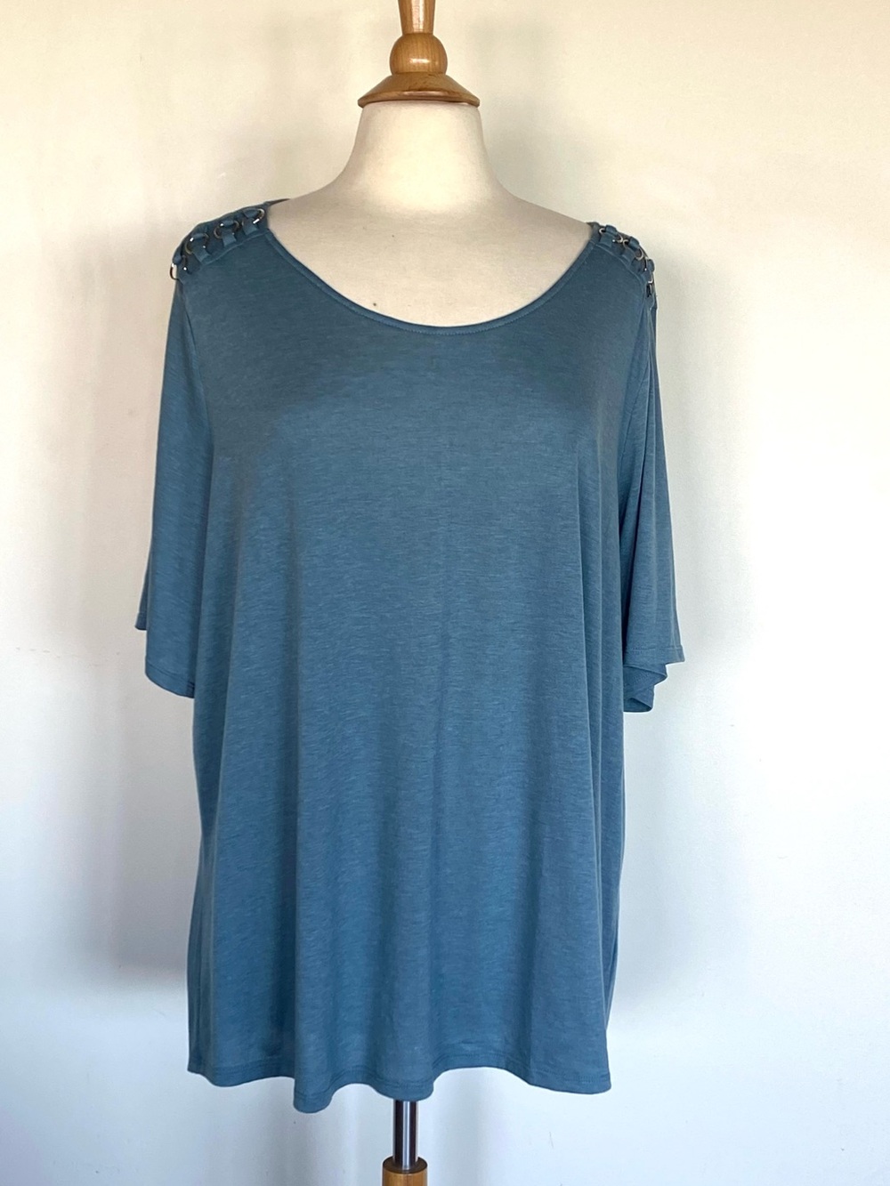 NAIF Blue Short-Sleeve Scoop Neck Tee with Shoulder Detail Sz 3X